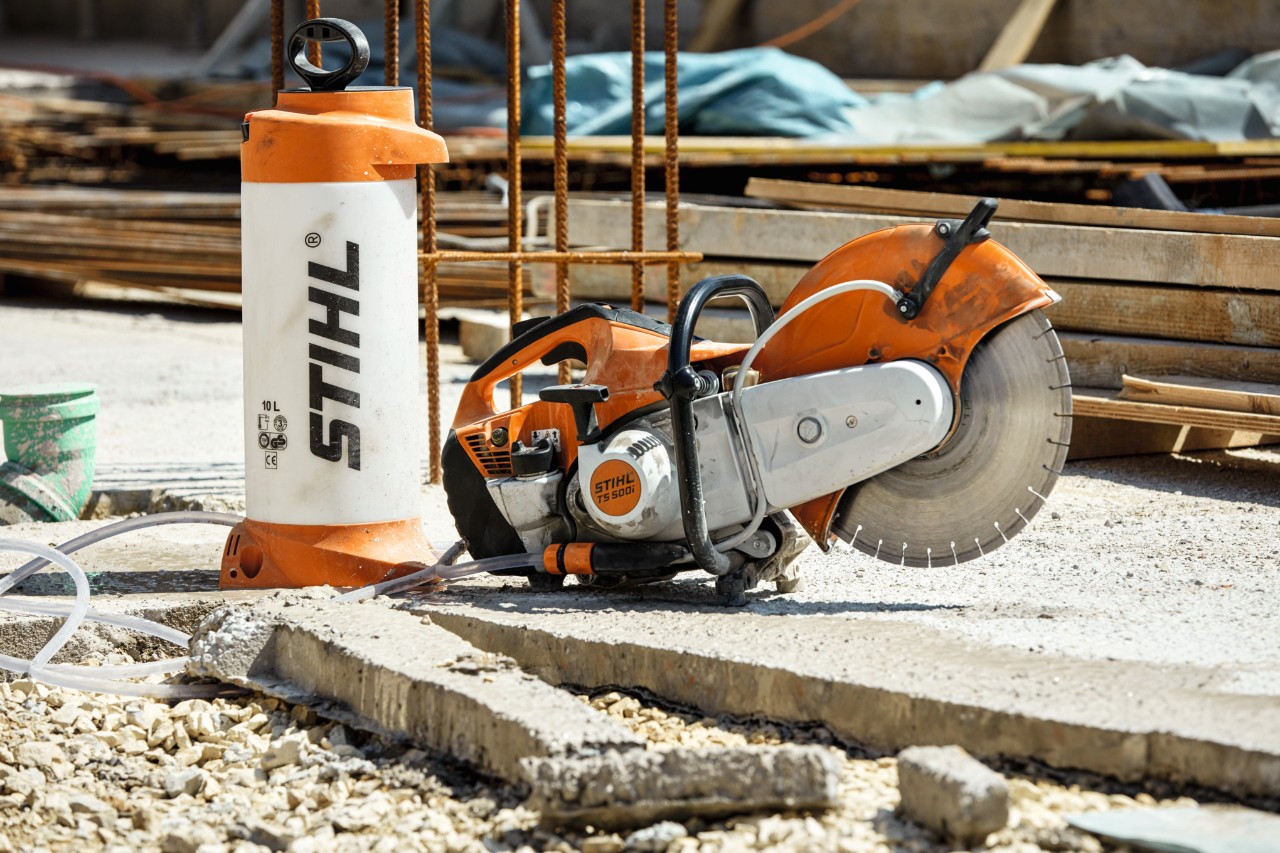 STIHL TS 500i benzindrevne skæremaskiner på en byggeplads