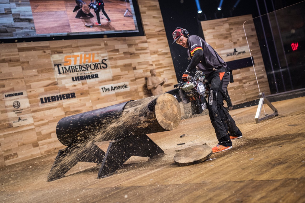 Sportsskovhugger på scenen ved STIHL TIMBERSPORTS® World Championship 2018 i Liverpool