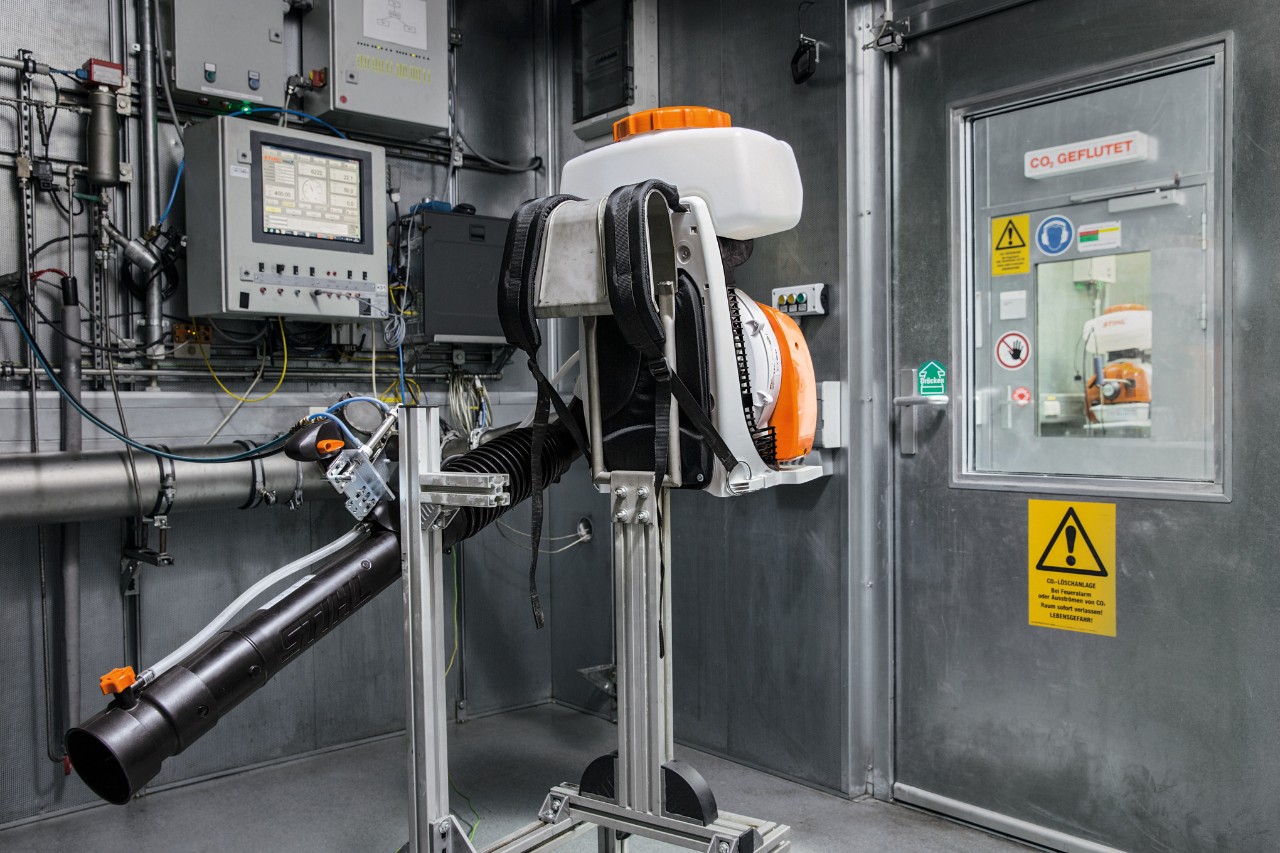 Kontrol af CO2-værdien for et STIHL-elværktøj under udvikling