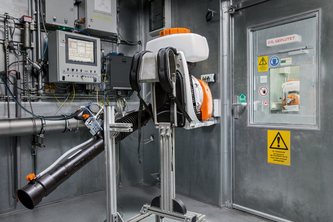 Kontrol af CO2-værdien for et STIHL-elværktøj under udvikling 